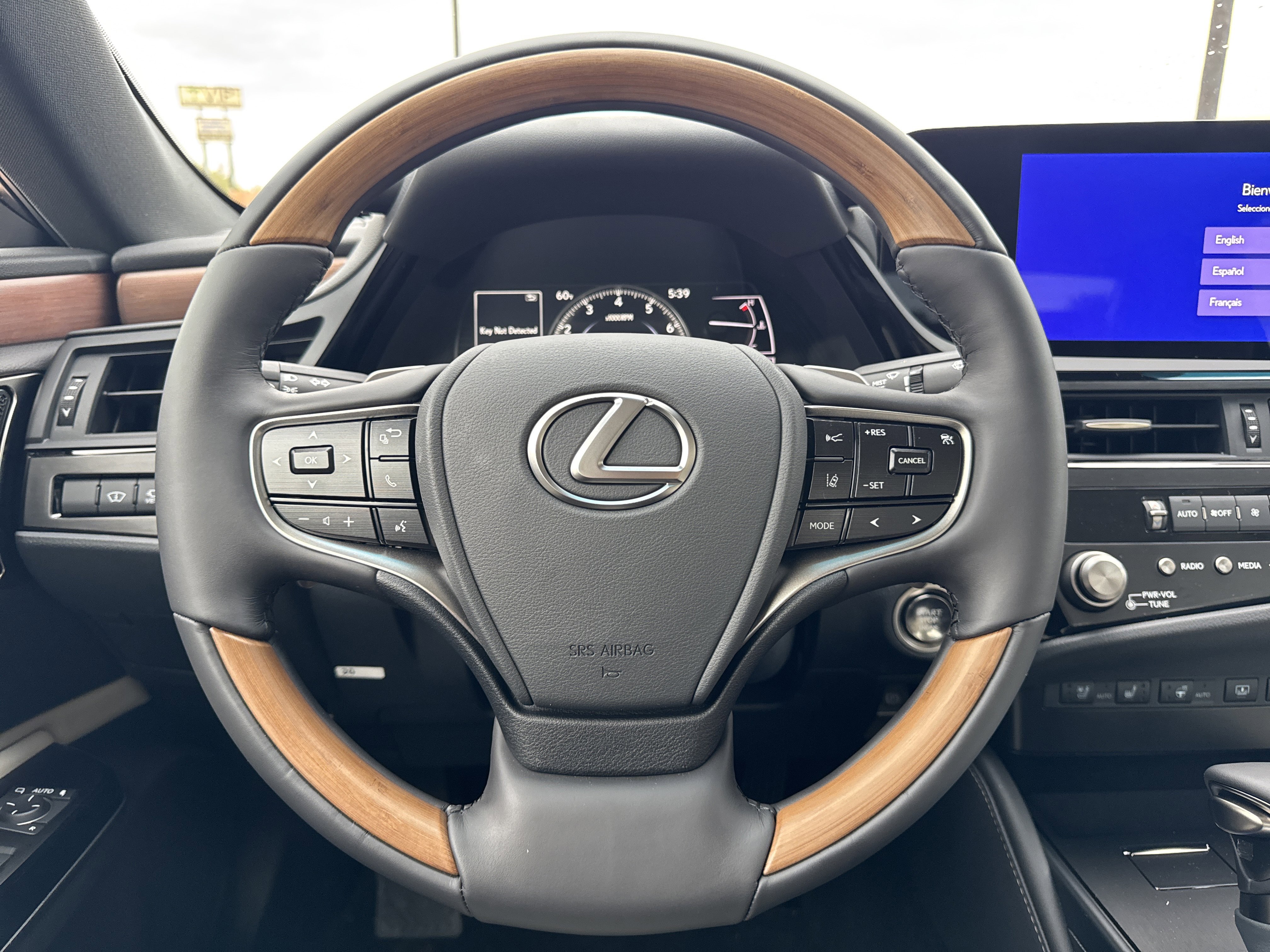 New 2025 Lexus ES 350 Ultra Luxury image 19