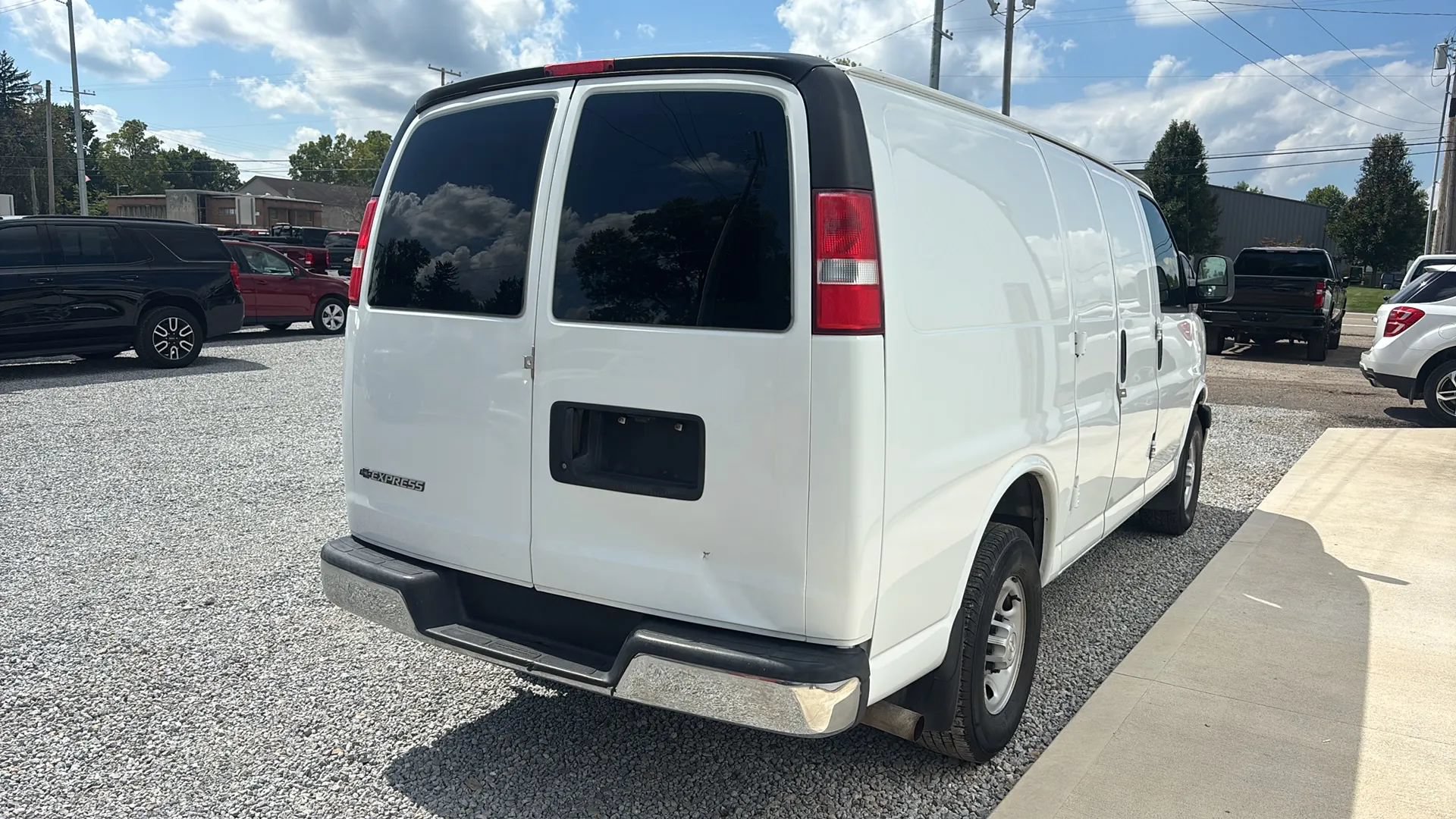Used 2017 Chevrolet Express 2500 RWD image 6