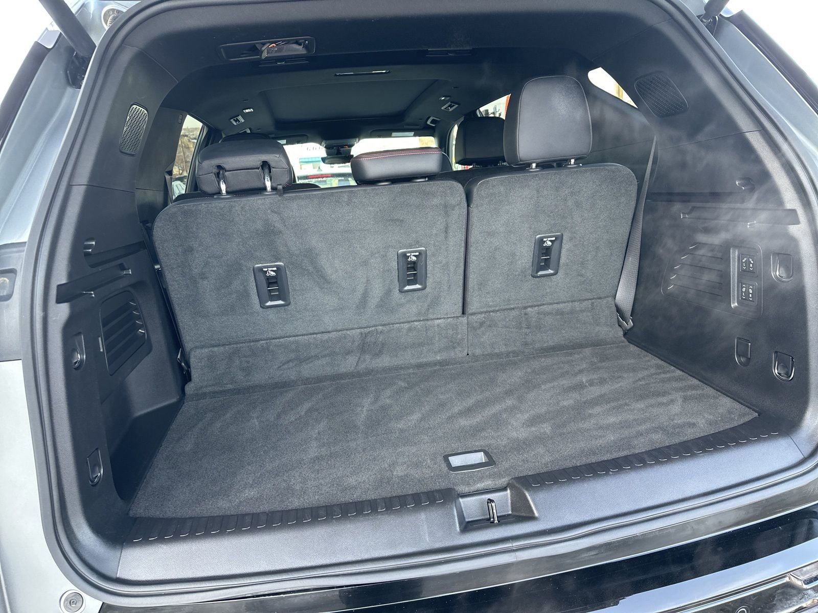 Used 2024 Chevrolet Traverse RS AWD/4WD image 32