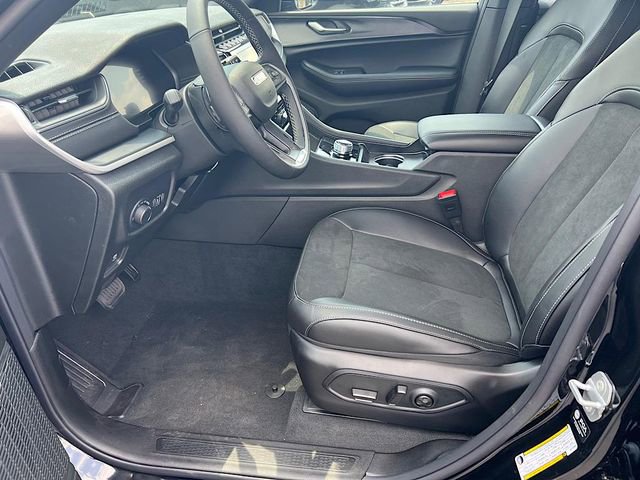 New 2025 Jeep Grand Cherokee L Altitude image 11