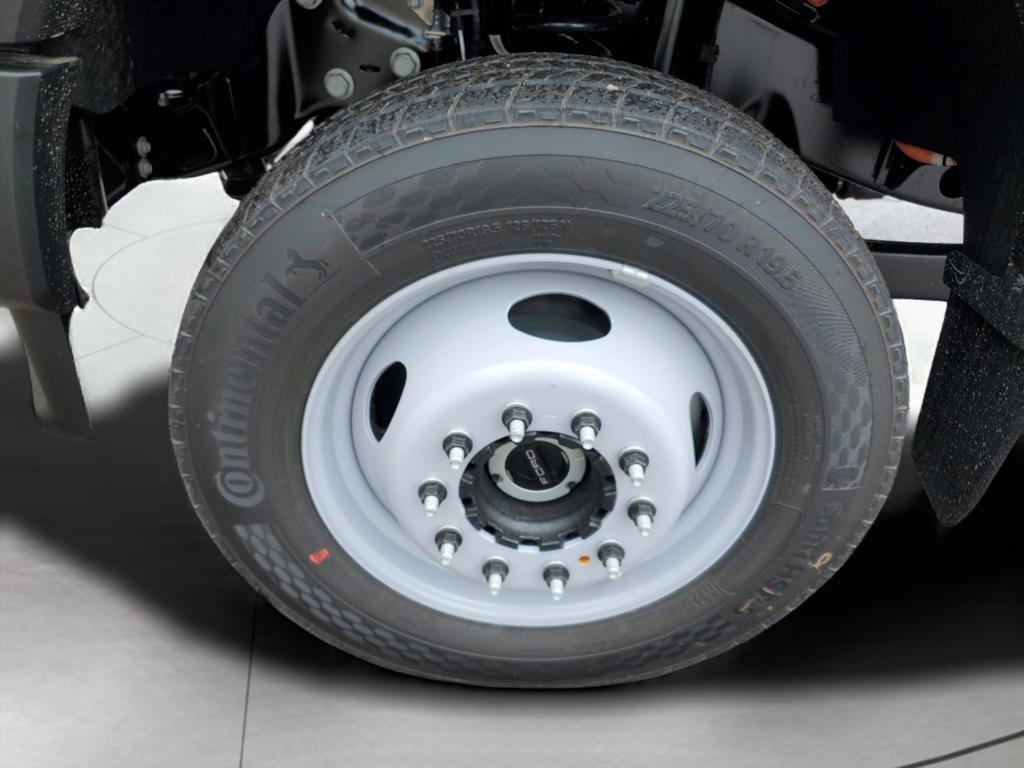 New 2025 Ford F550 4x4 Regular Cab Super Duty image 14