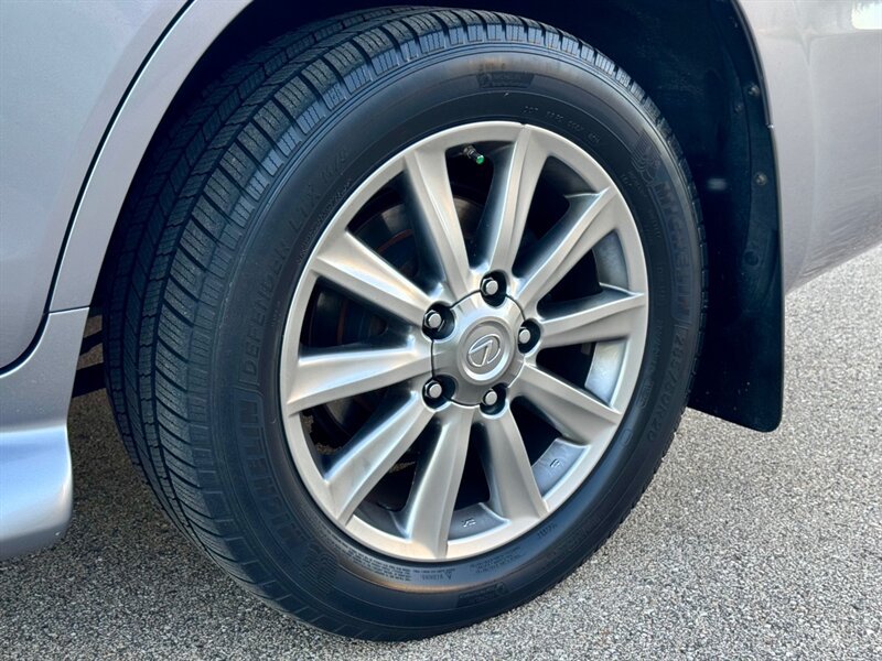 Used 2010 Lexus LX 570 4WD image 38