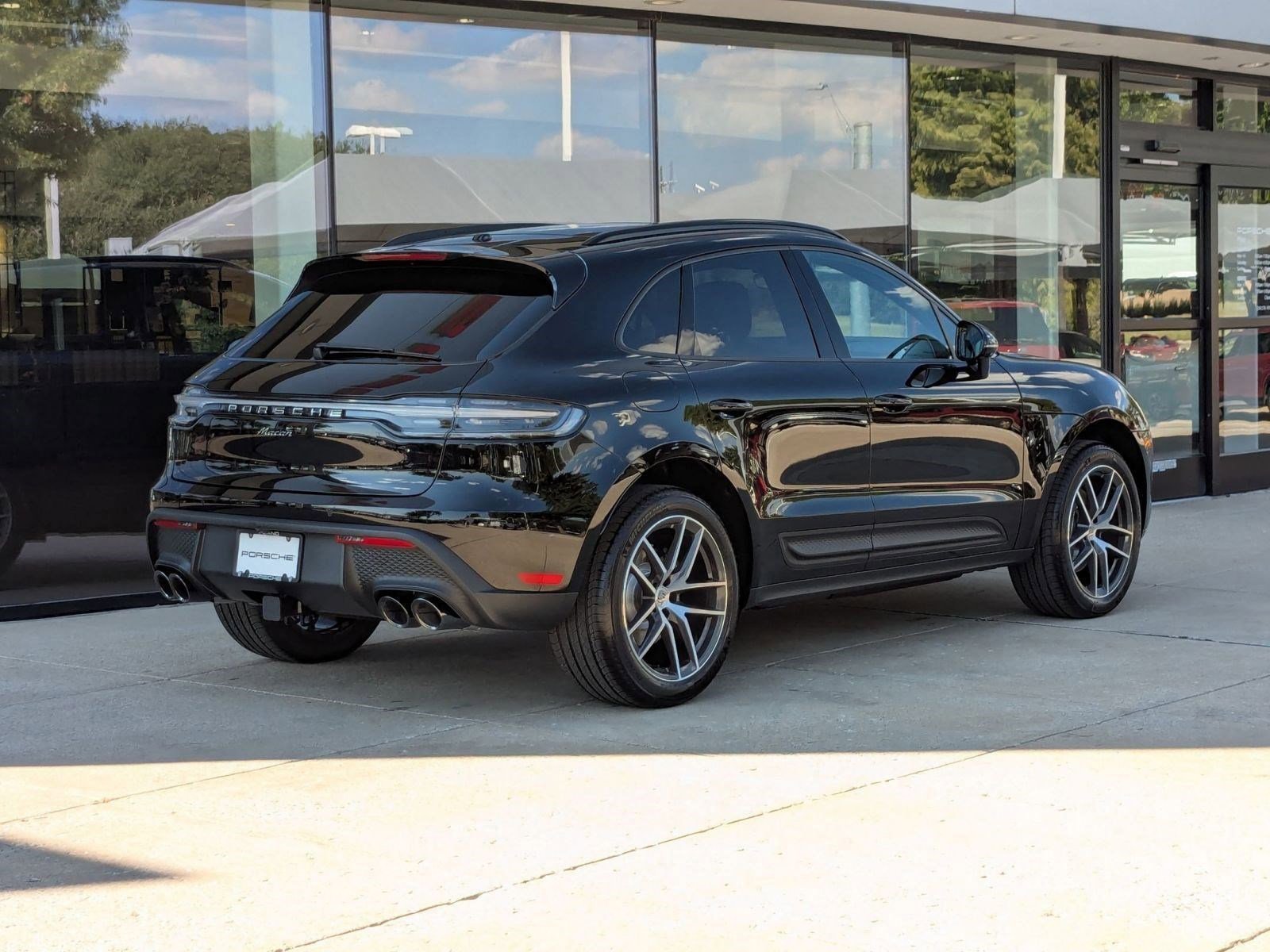 Certified 2026 Porsche Macan AWD/4WD image 9