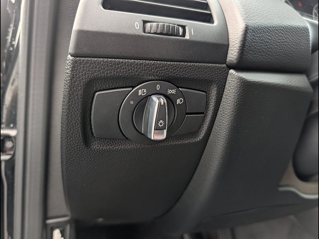 Used 2012 BMW 135i Convertible RWD image 26