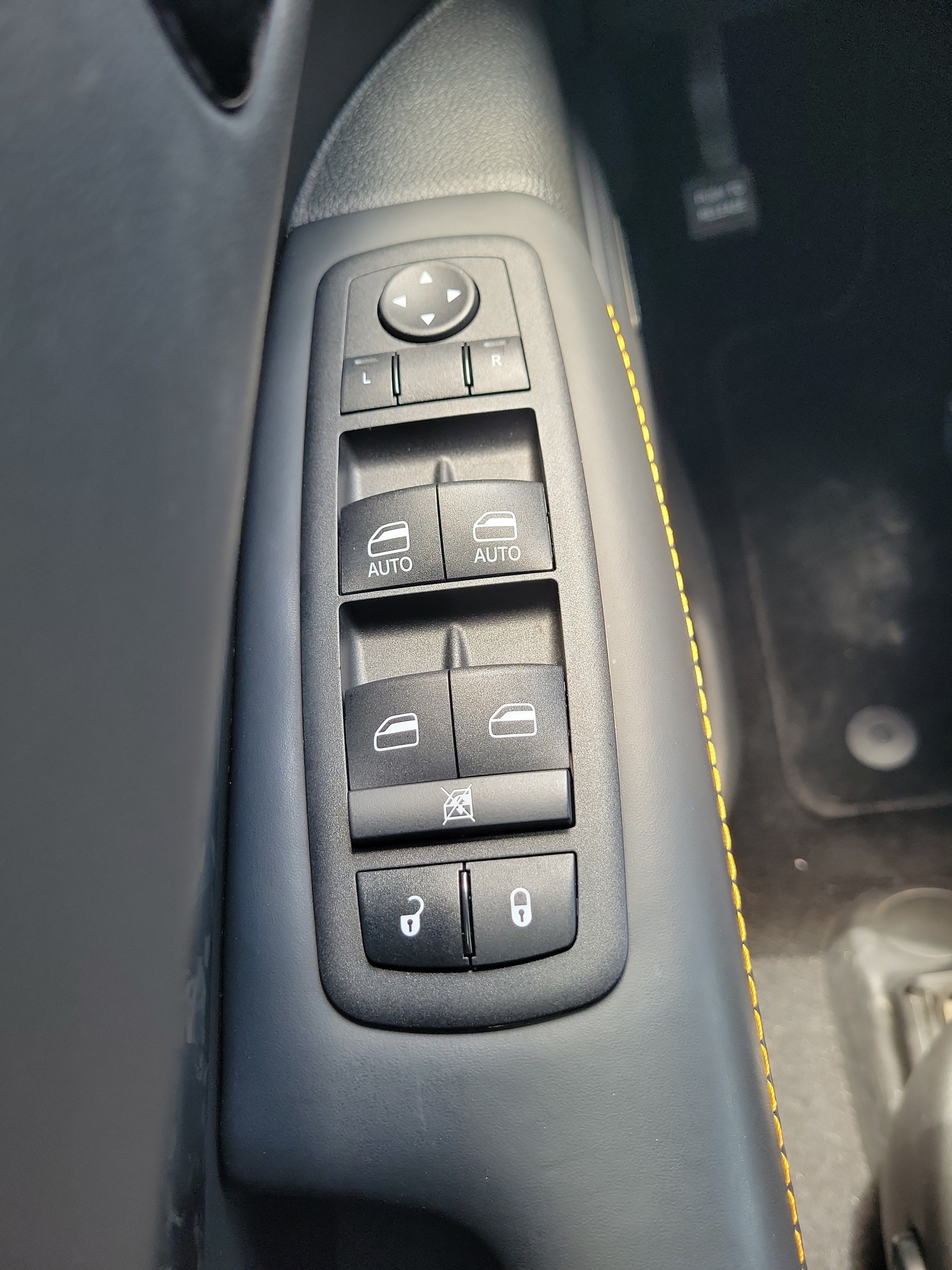Used 2023 Dodge Durango R/T w/ Hemi Orange Plus Package RWD image 21