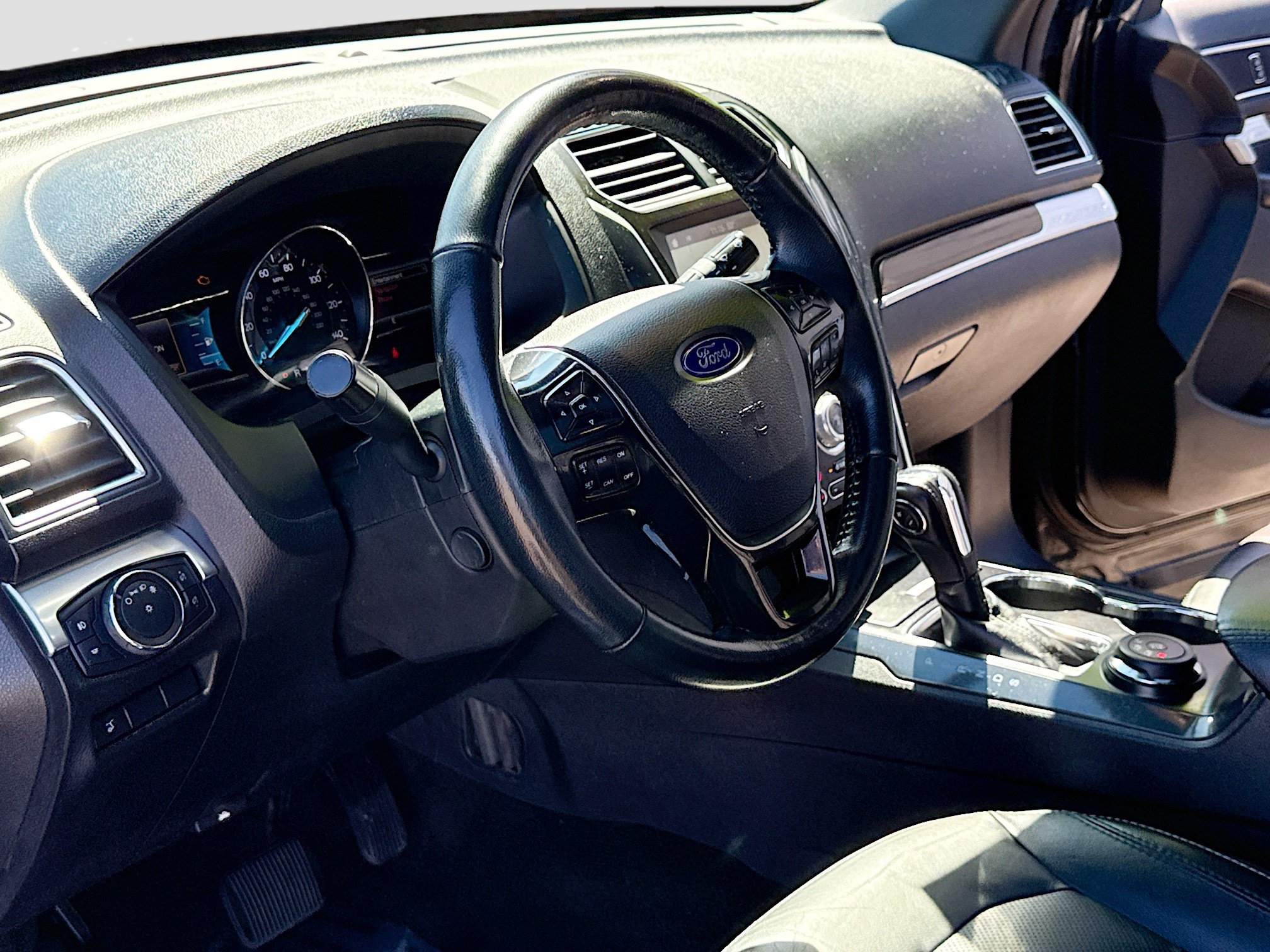 Used 2018 Ford Explorer Limited AWD/4WD image 4