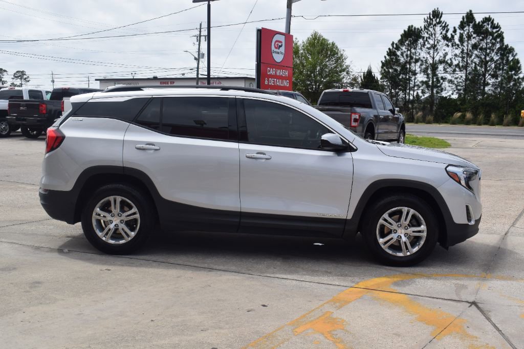Used 2018 GMC Terrain SLE w/ LPO, Cargo Package FWD image 3