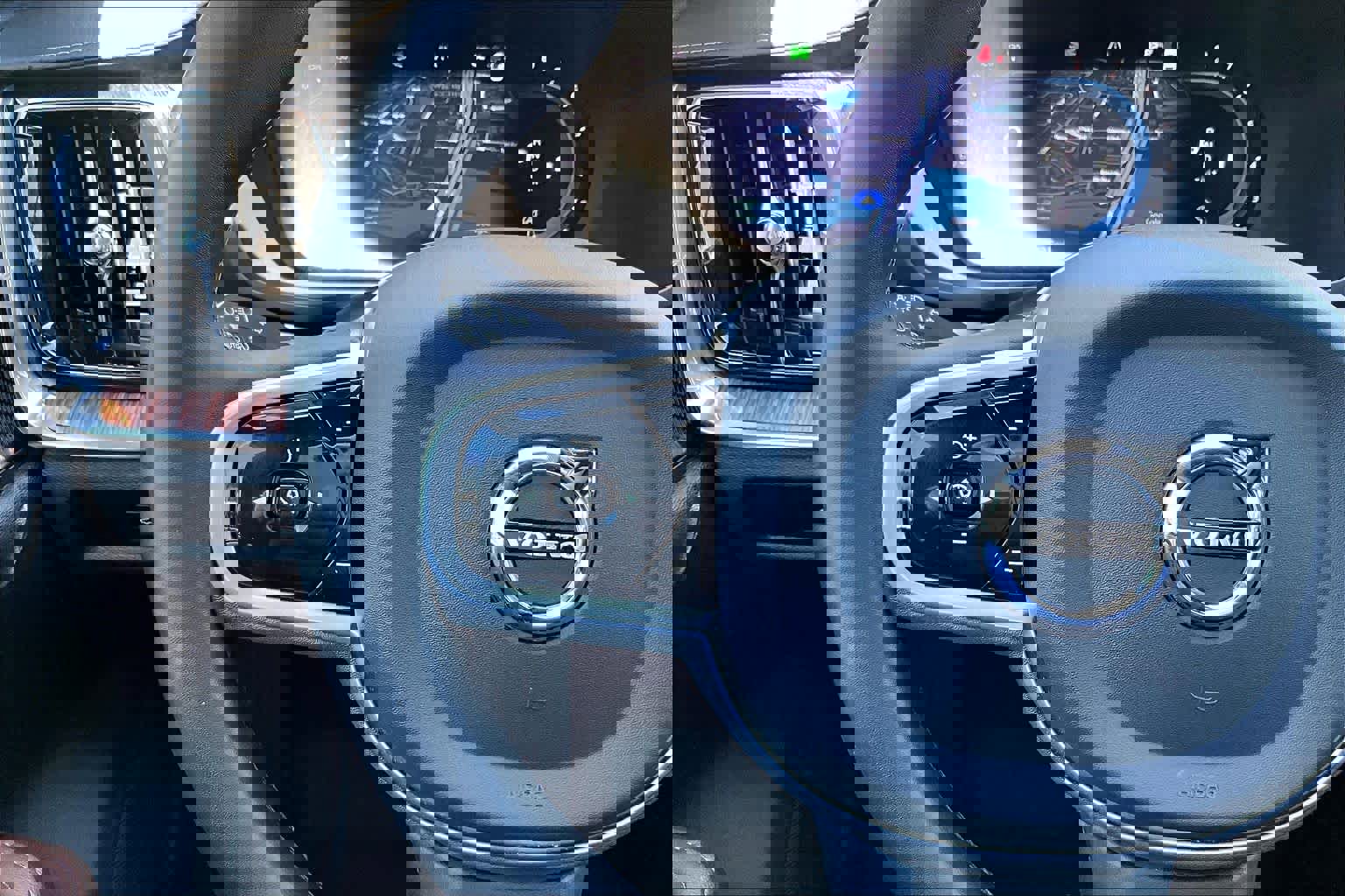 Used 2023 Volvo V60 B5 Cross Country Ultimate w/ Climate Package image 24