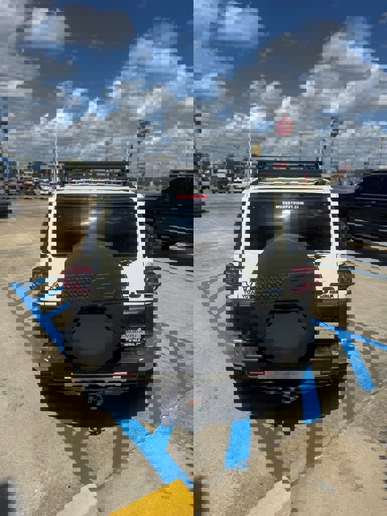 Used 2012 Toyota FJ Cruiser 2WD w/ Upgrade Pkg image 6