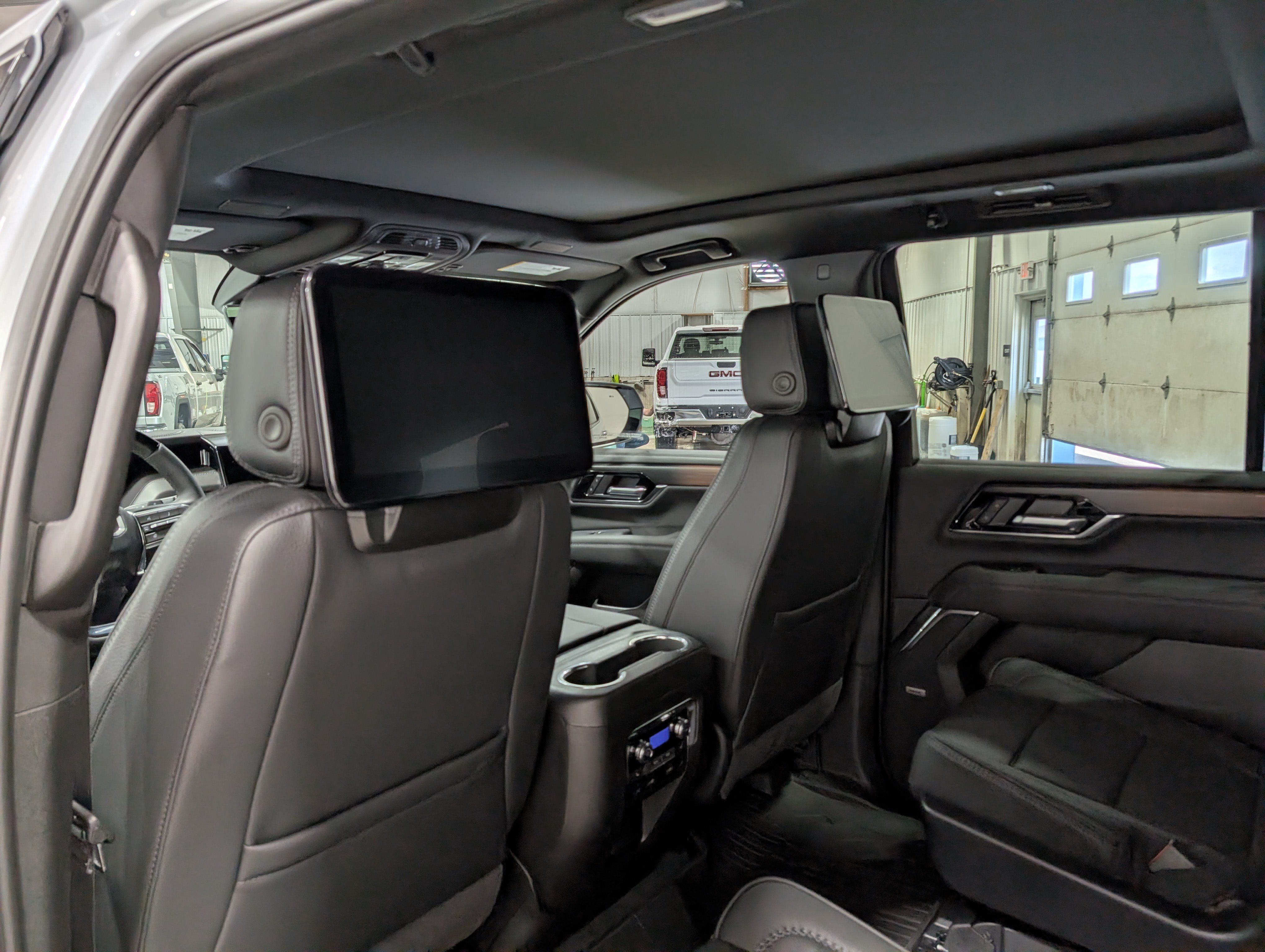 Used 2026 GMC Yukon Denali w/ Advanced Technology Package AWD/4WD image 18