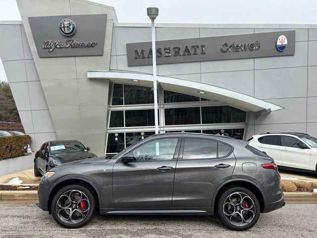 Used 2023 Alfa Romeo Stelvio Ti image 8