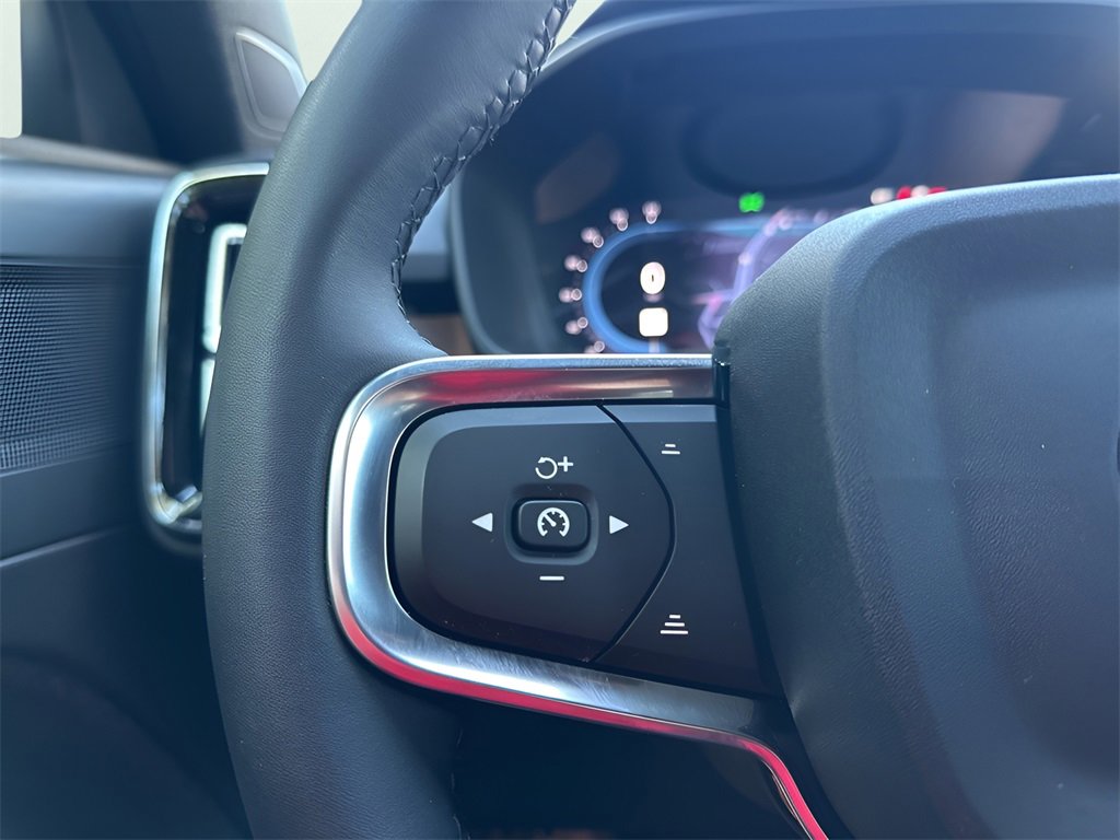 Used 2023 Volvo XC40 Recharge Plus image 24