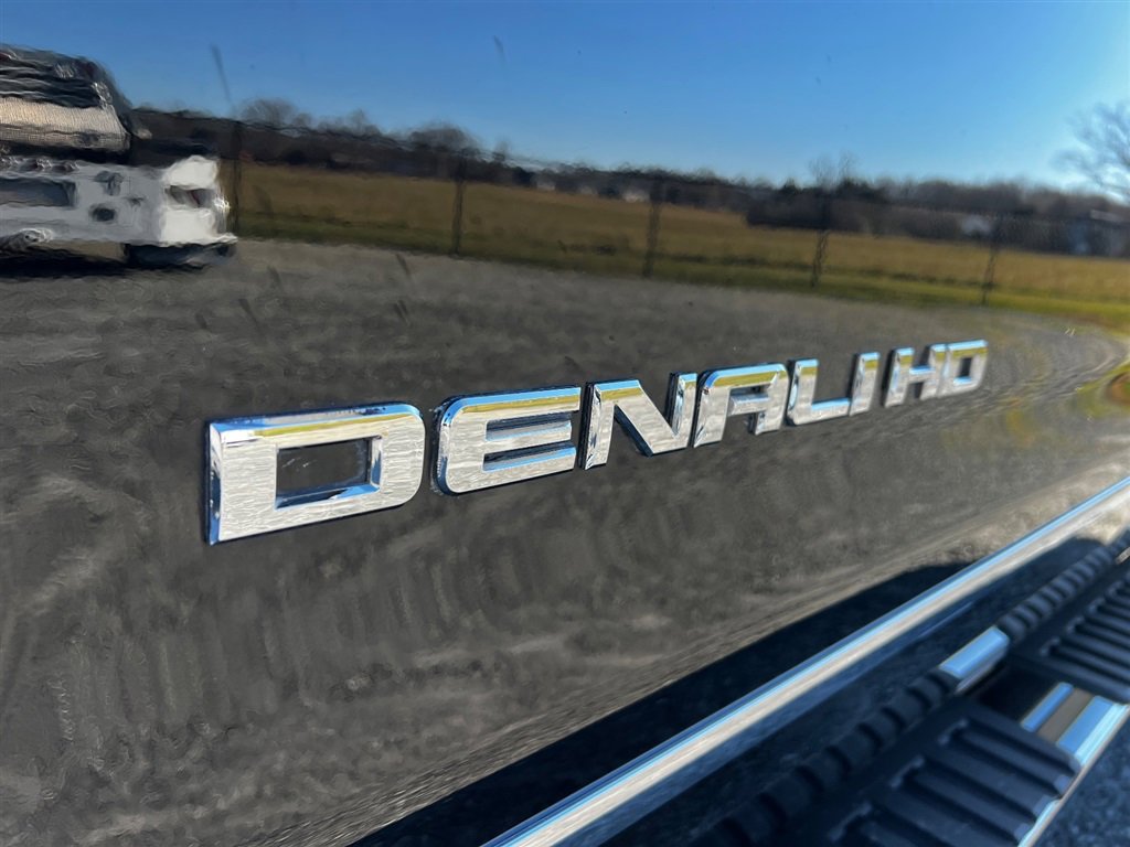 Used 2015 GMC Sierra 2500 Denali w/ Duramax Plus Package image 16