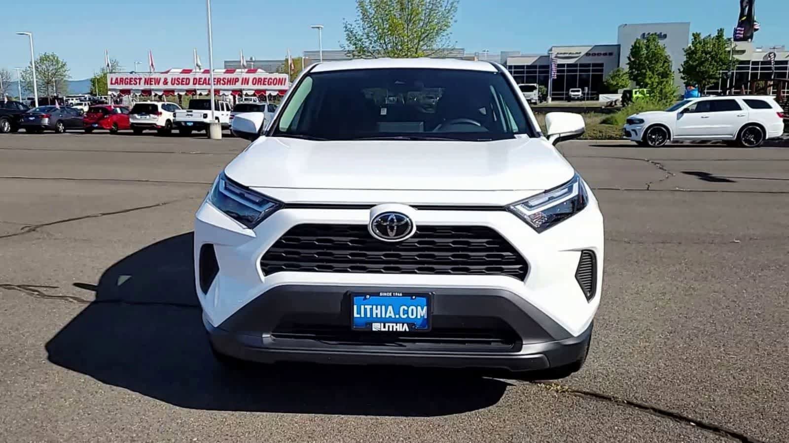 Used 2025 Toyota RAV4 LE AWD/4WD image 3