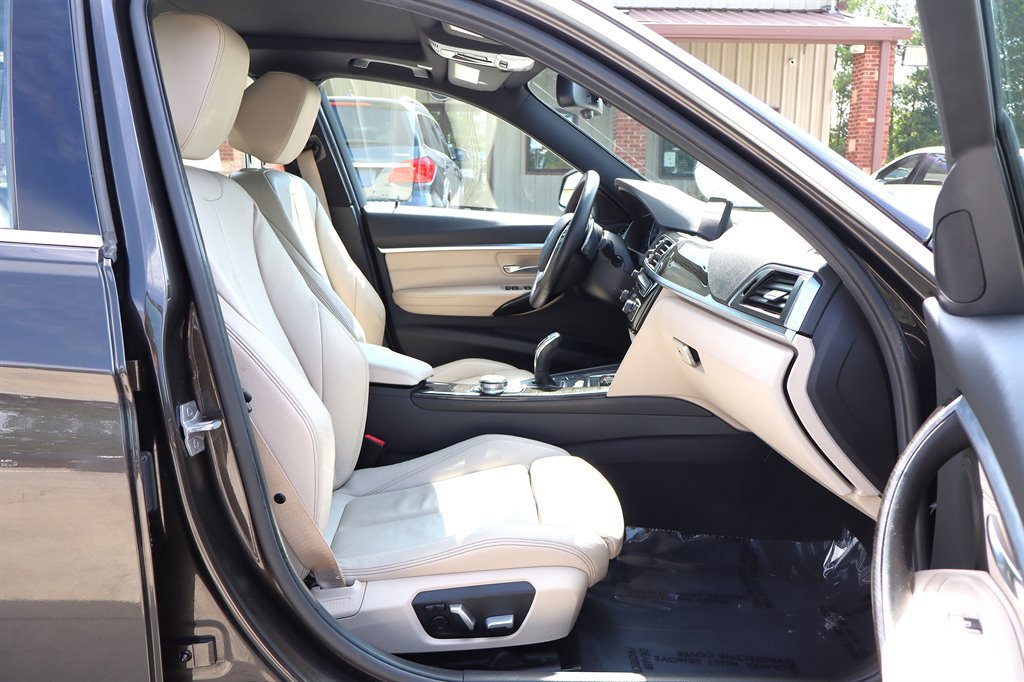 Used 2018 BMW 328d xDrive Wagon AWD/4WD image 19