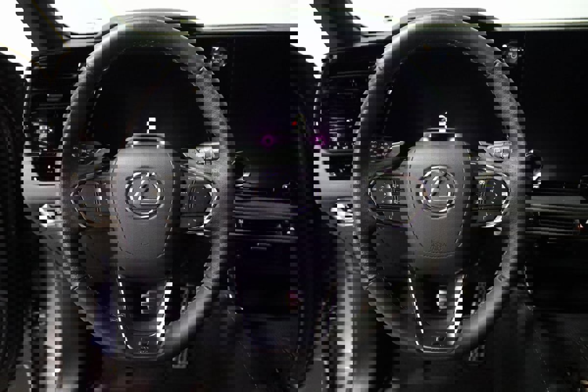 Used 2023 Lexus RX 500h F Sport image 39