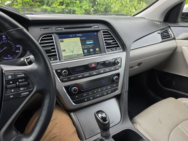 Used 2015 Hyundai Sonata Limited w/ Option Group 05 FWD image 26