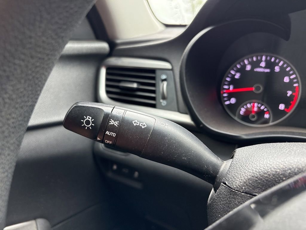 Used 2020 Kia Optima LX image 23