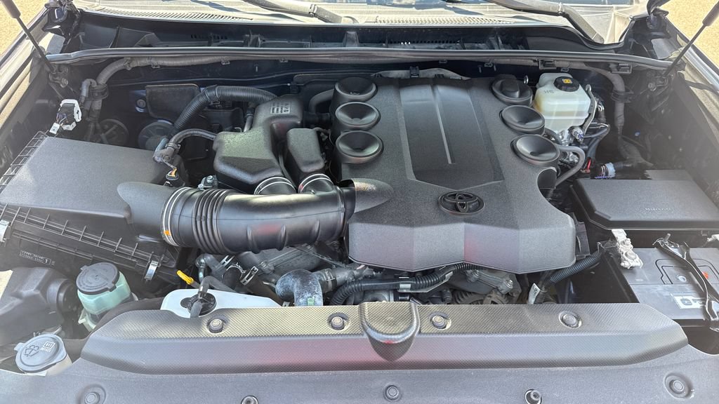 Used 2017 Toyota 4Runner SR5 AWD/4WD image 14