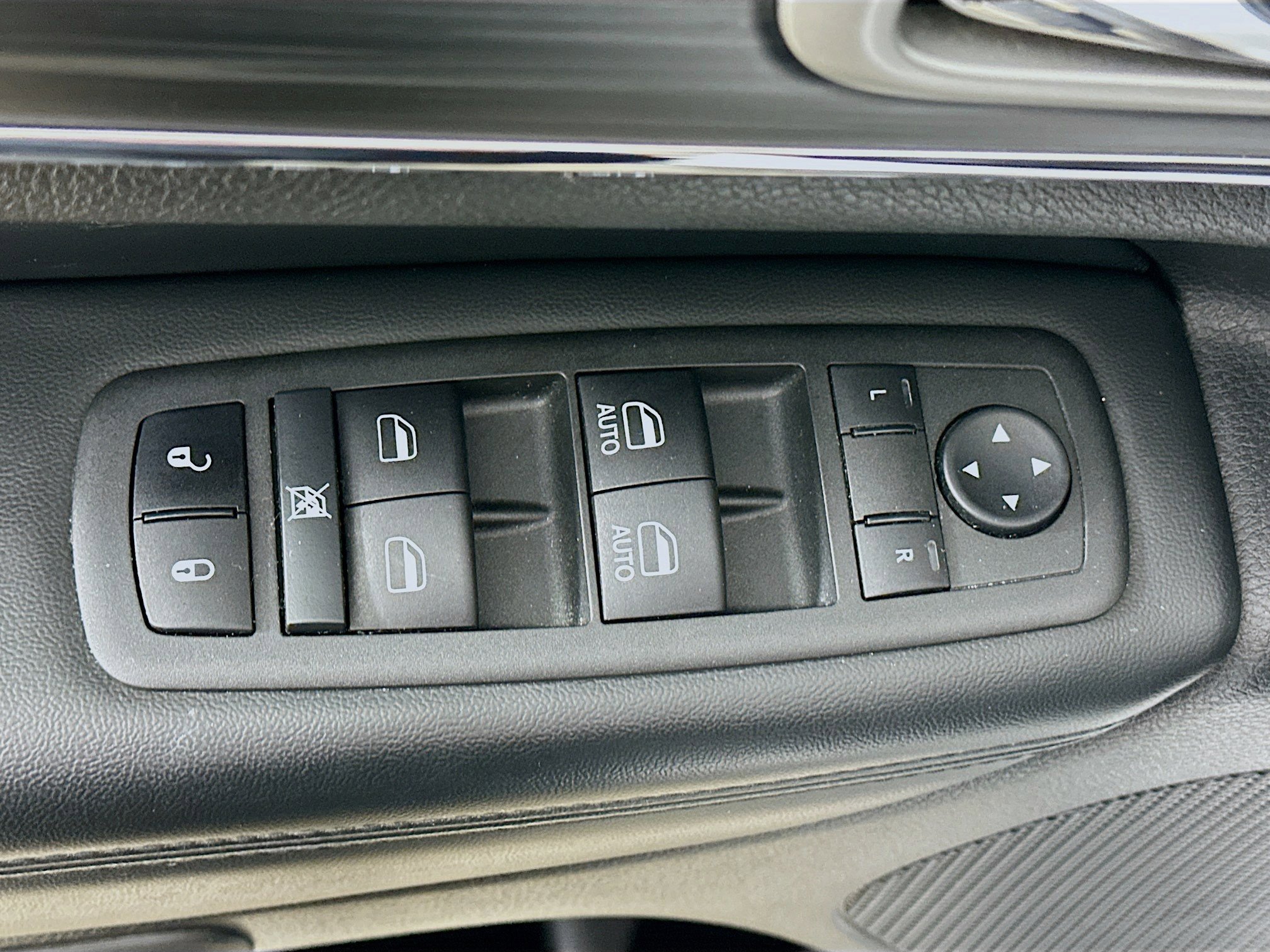 Used 2022 Jeep Grand Cherokee Limited w/ Trailer Tow Group IV image 23