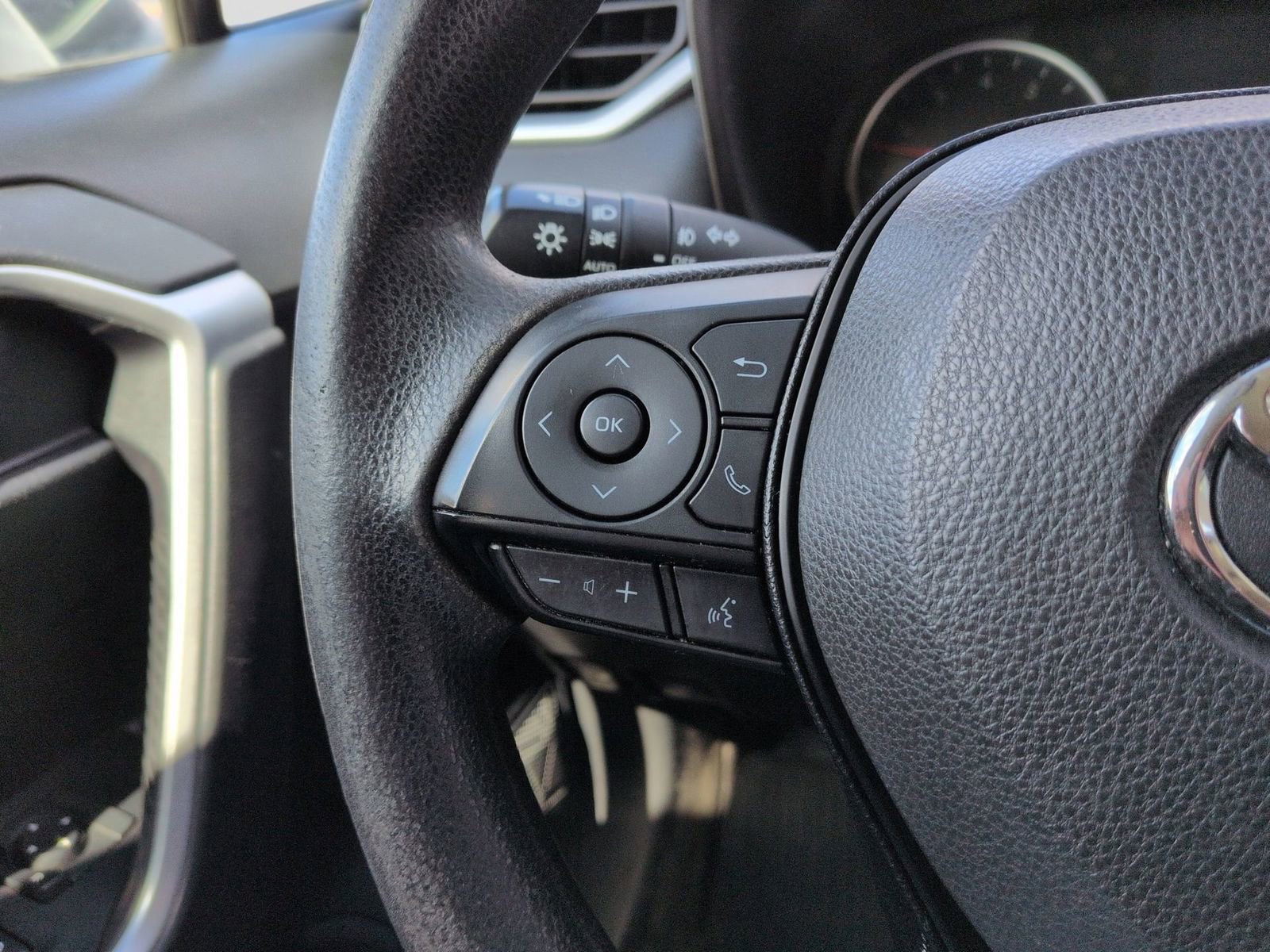 Used 2019 Toyota RAV4 XLE image 26