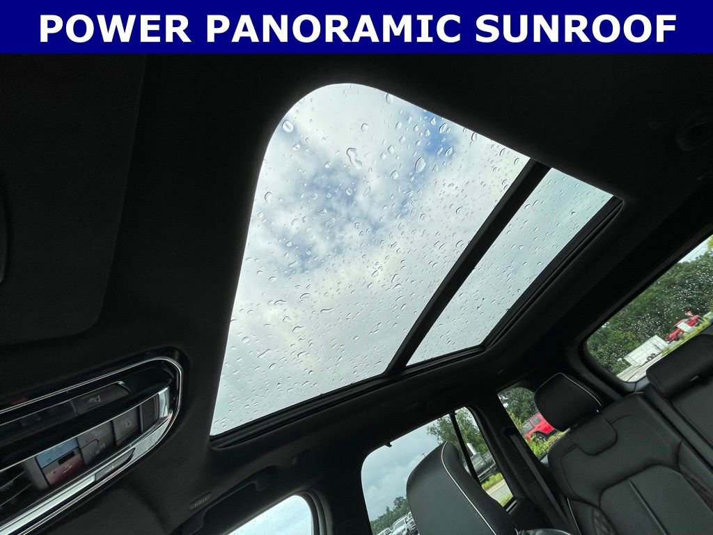 Used 2023 Jeep Grand Cherokee Summit AWD/4WD image 2
