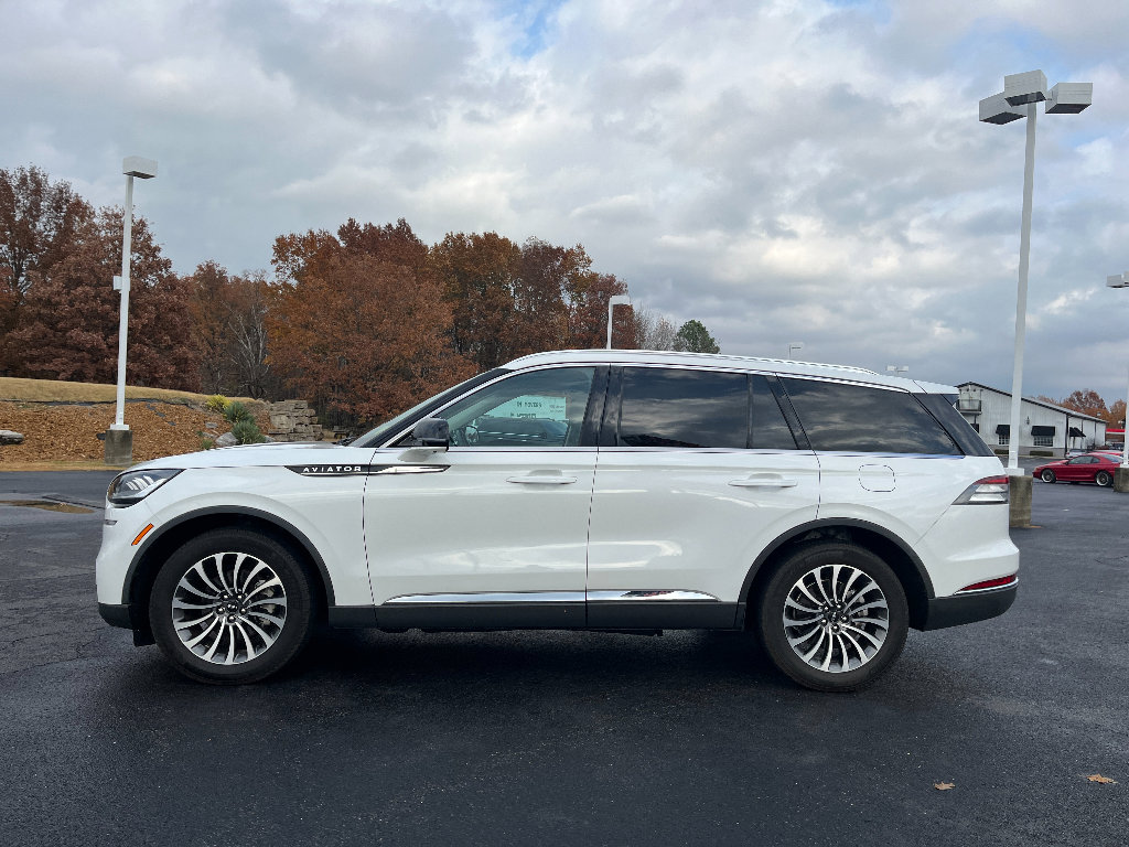 Used 2023 Lincoln Aviator Reserve AWD/4WD image 4
