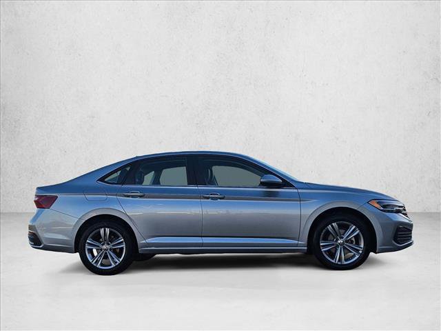 Used 2024 Volkswagen Jetta SE image 4