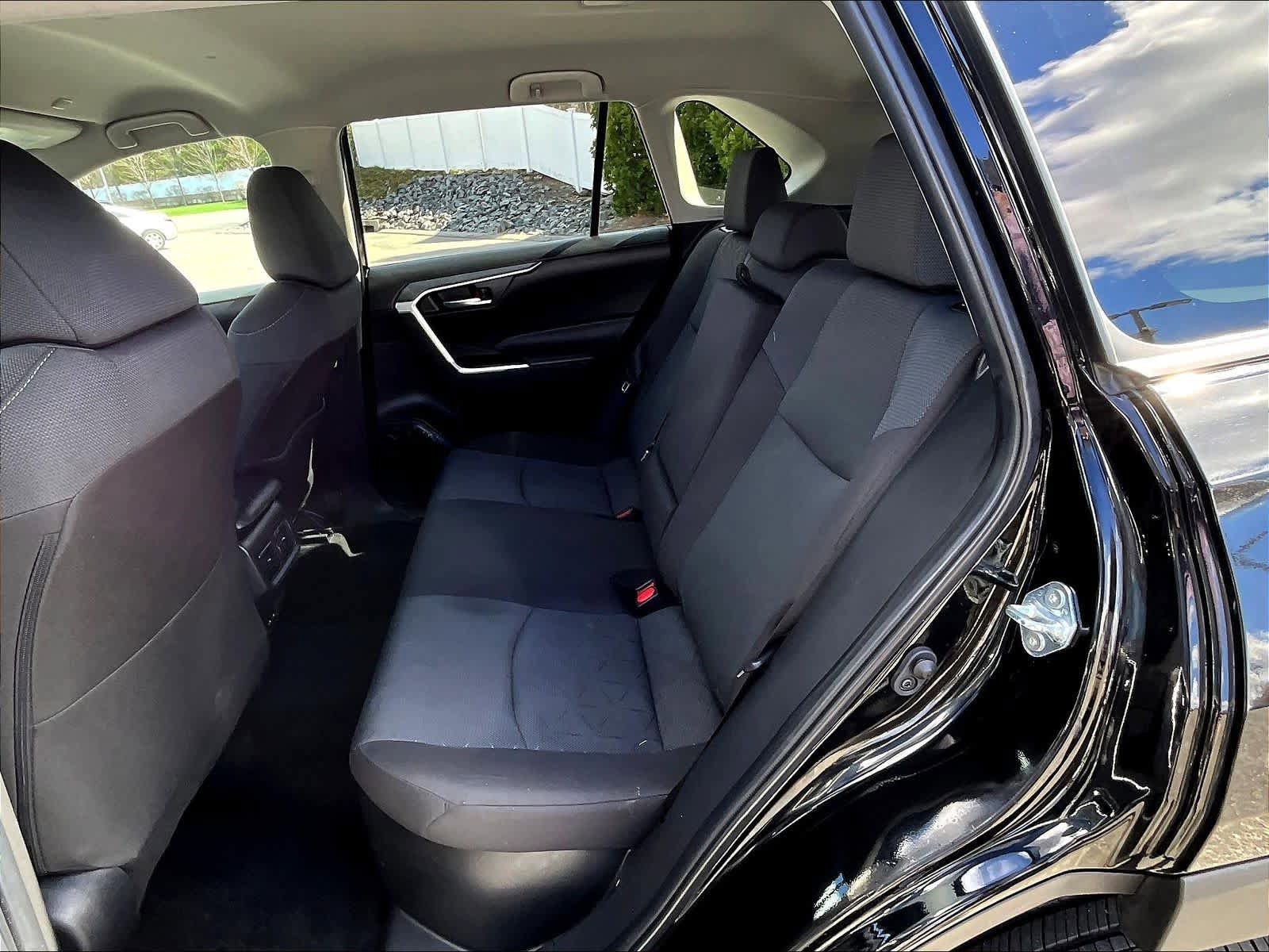 Used 2025 Toyota RAV4 XLE AWD/4WD image 15