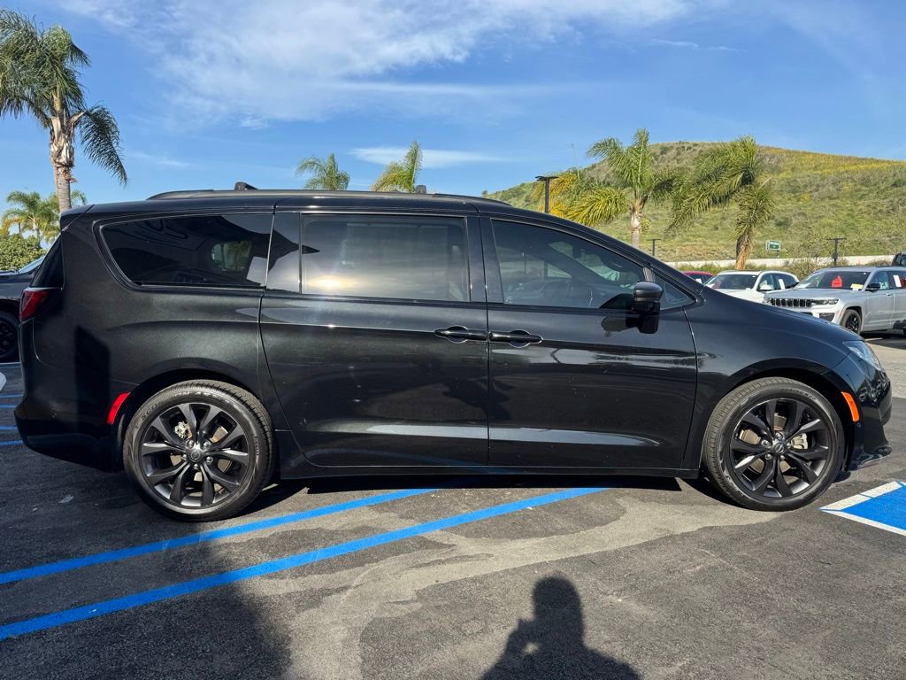 Used 2020 Chrysler Pacifica Limited image 6