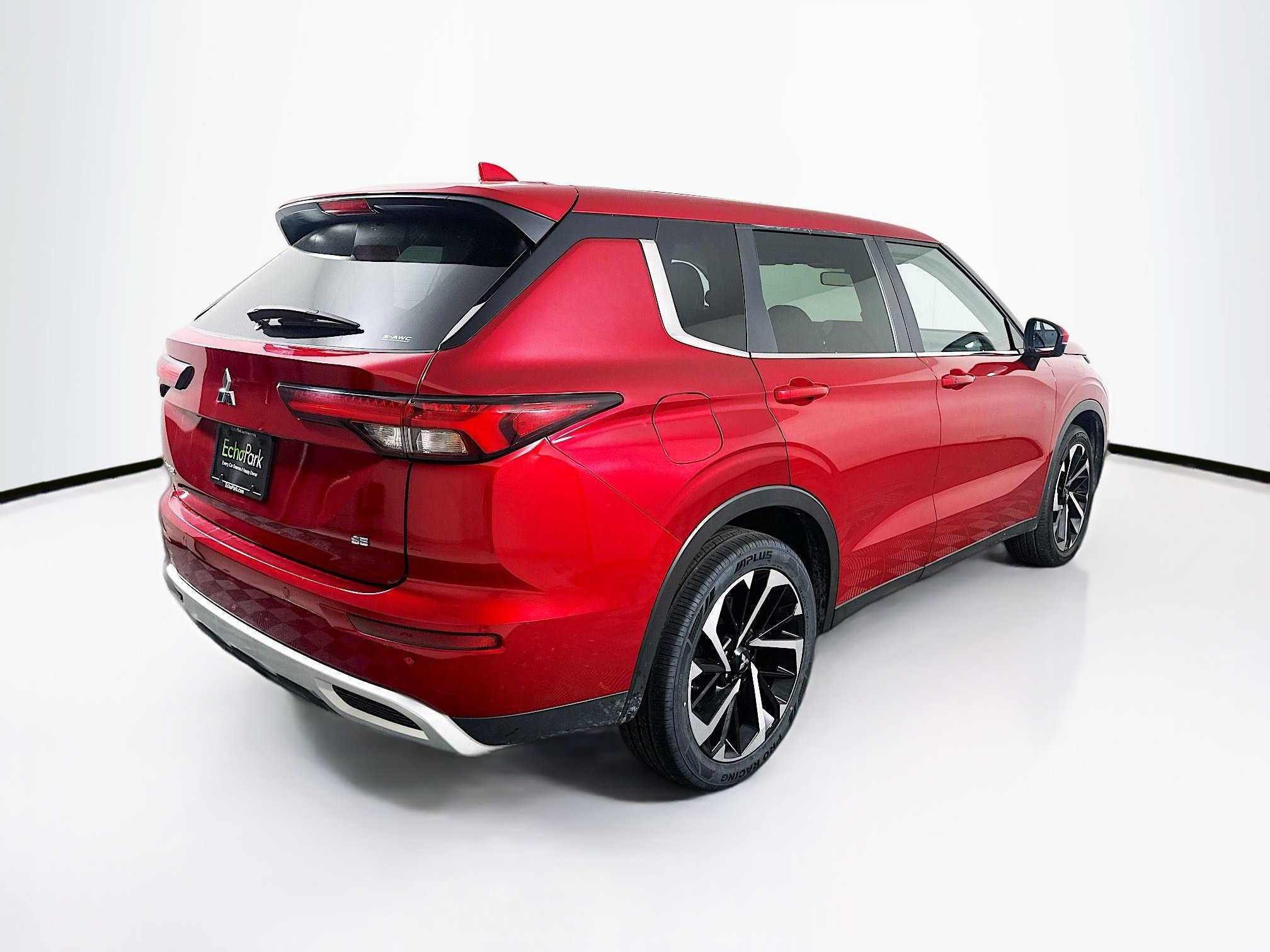 Used 2024 Mitsubishi Outlander SE image 9