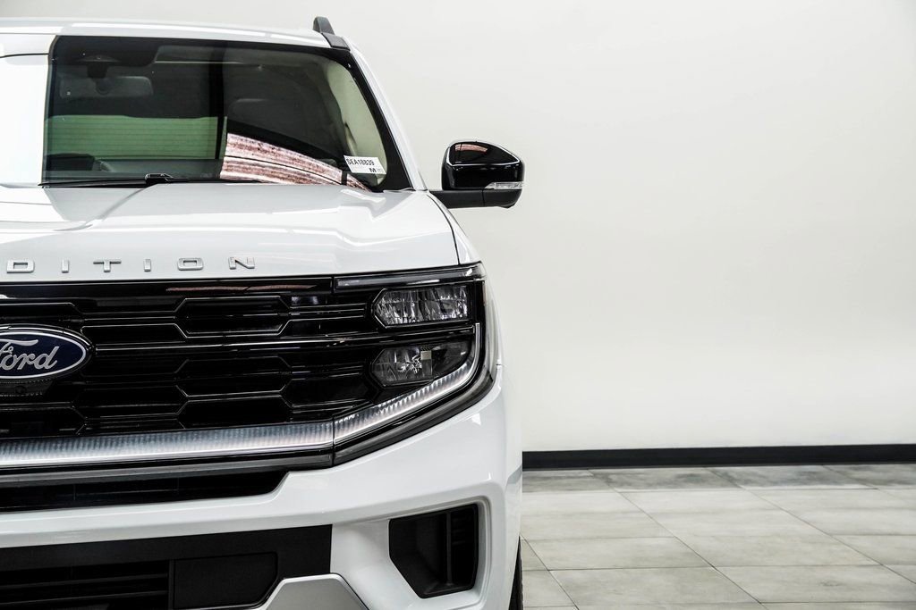 Used 2025 Ford Expedition Platinum image 4