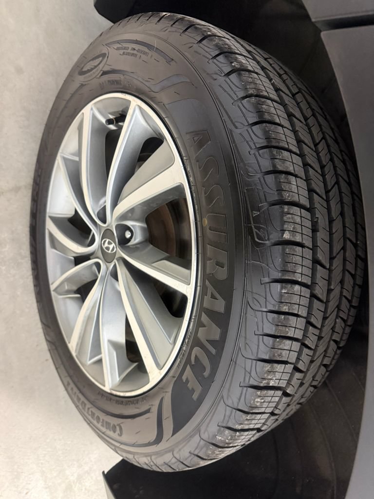 Used 2019 Hyundai Santa Fe SEL FWD image 11