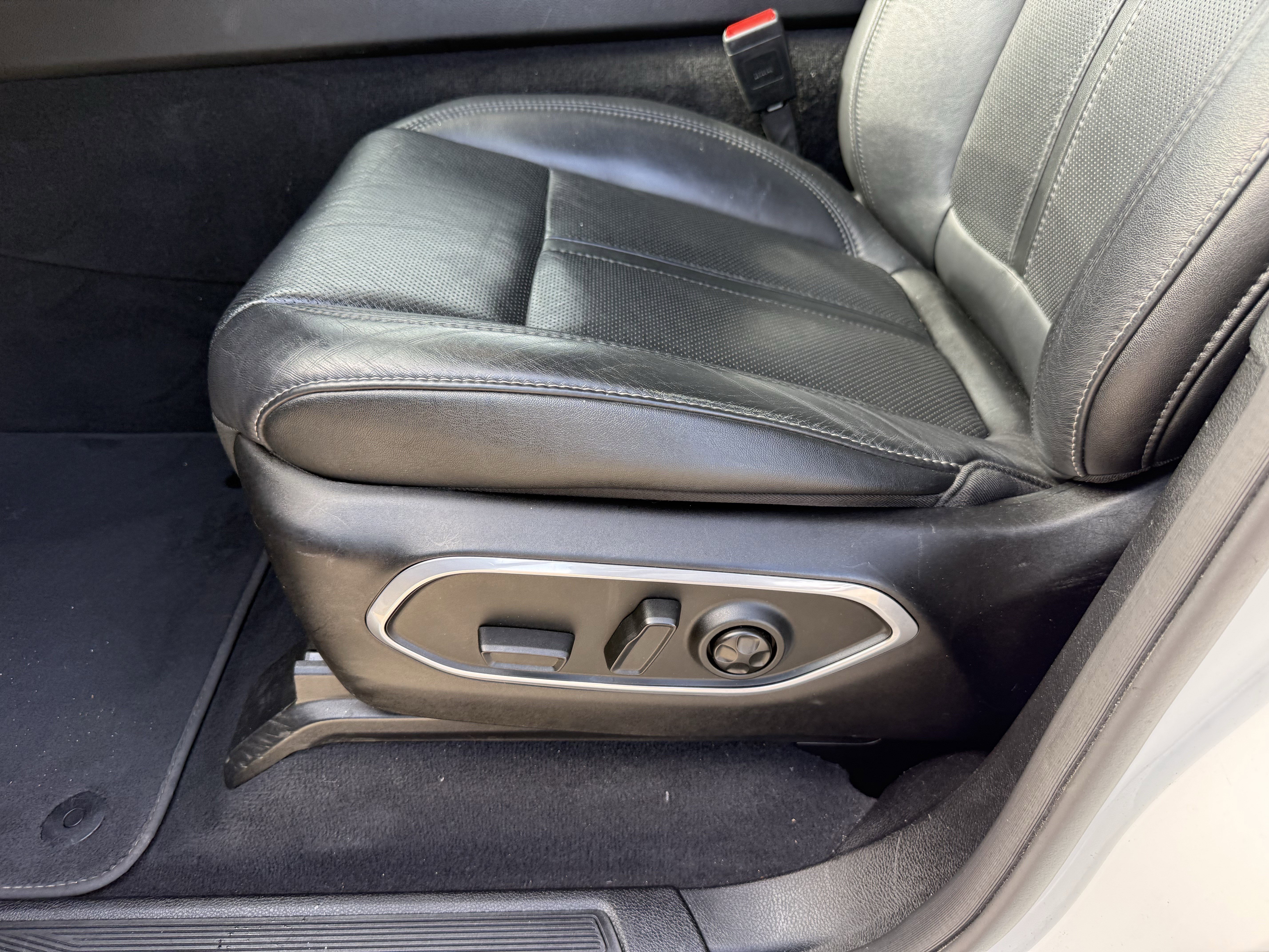 Used 2023 Jeep Wagoneer Series III w/ Preferred Equipment Group RWD image 28