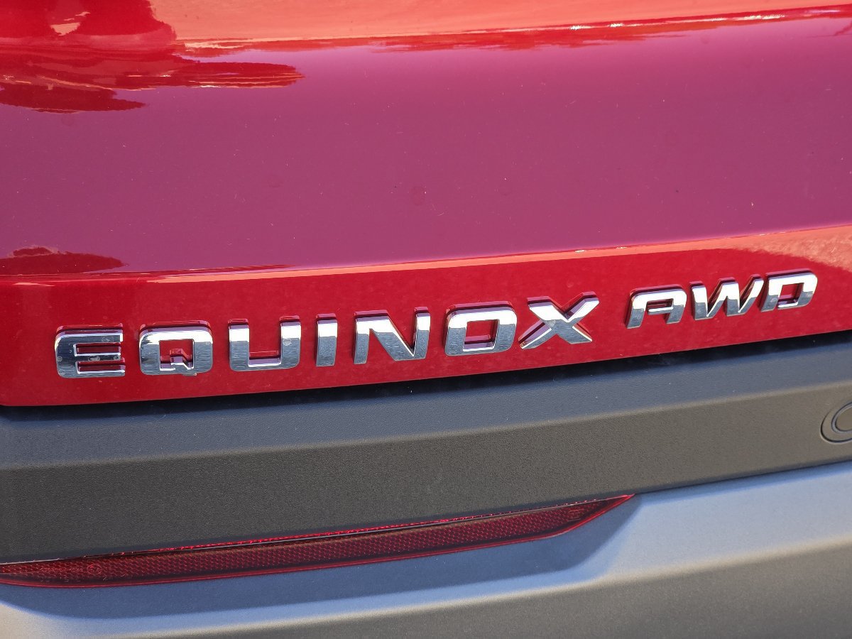 New 2027 Chevrolet Equinox LT w/ Convenience Package II AWD/4WD image 7