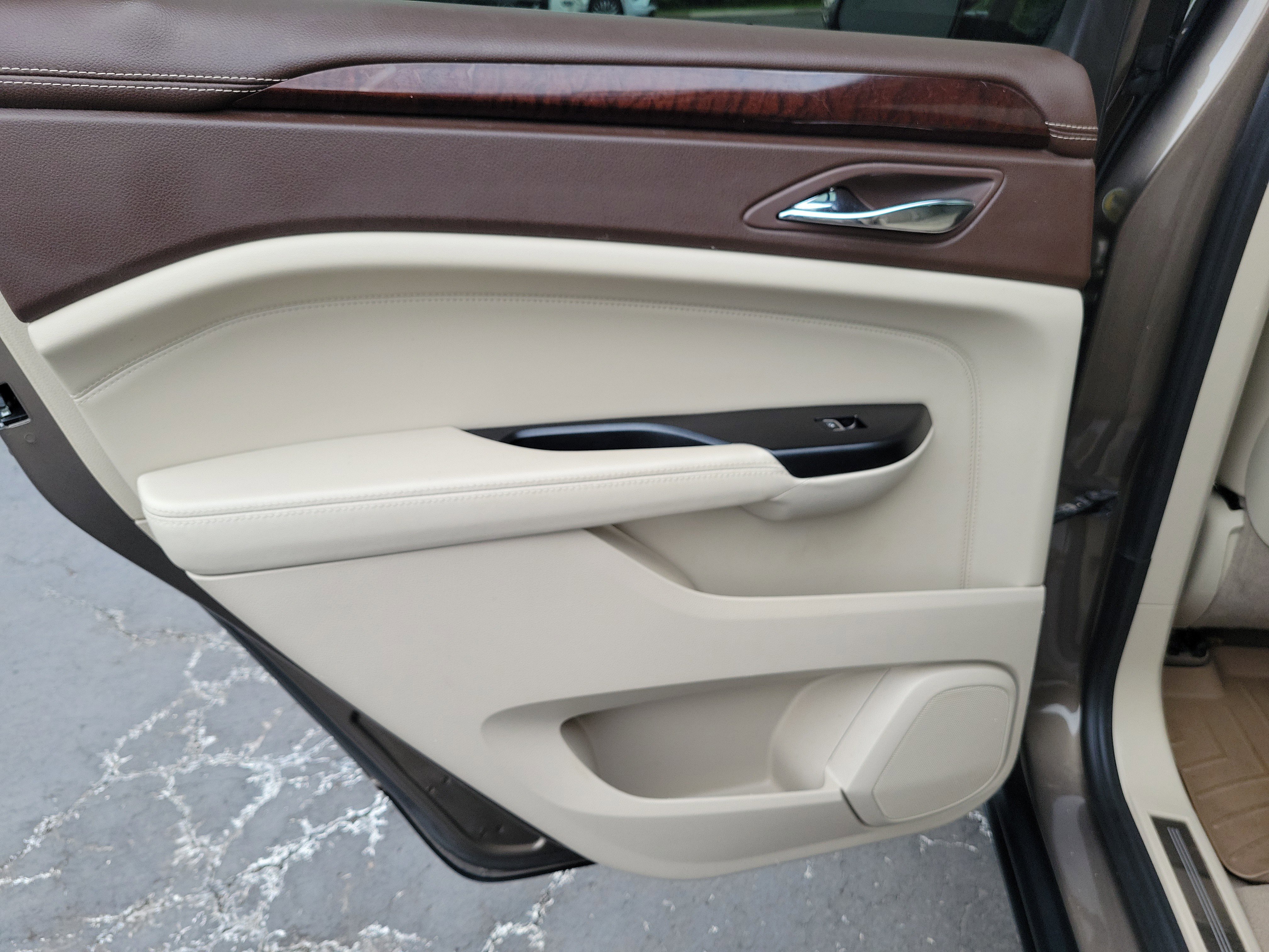 Used 2015 Cadillac SRX Performance w/ Driver Awareness Package FWD image 16