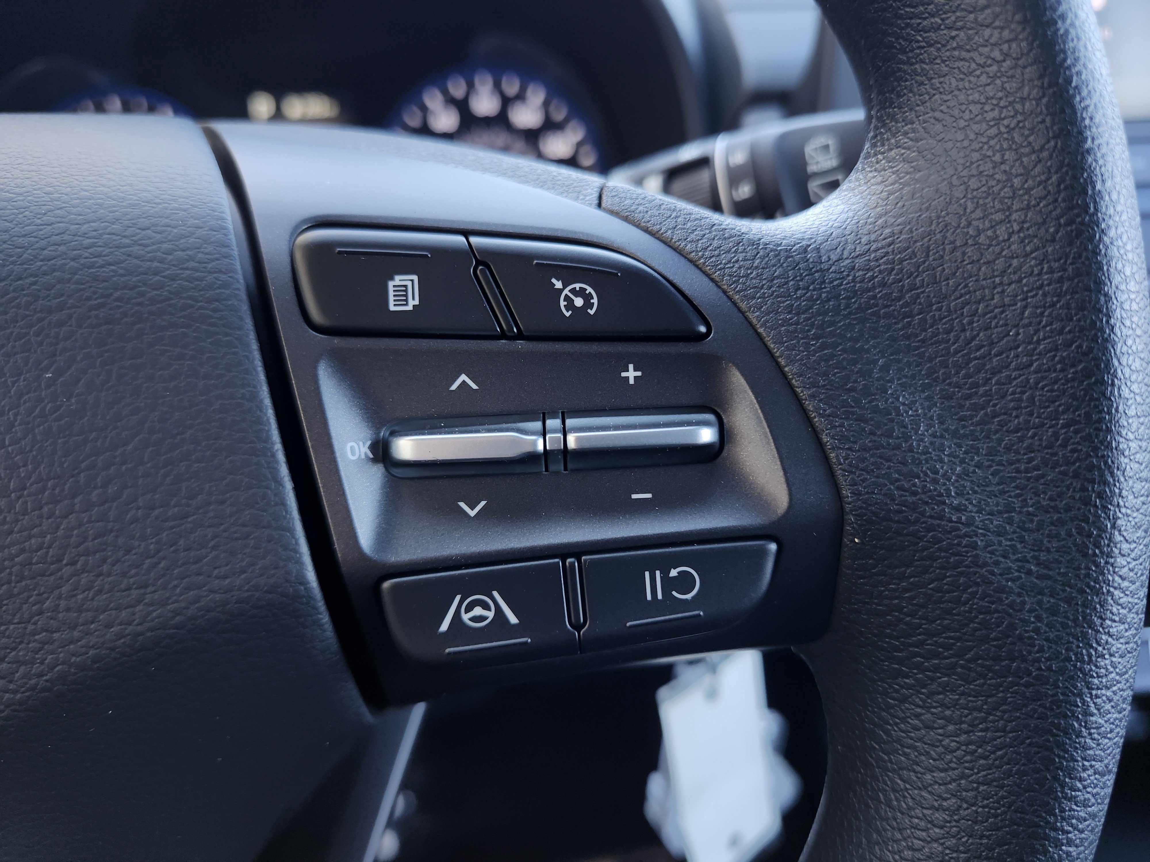 Used 2023 Hyundai Kona SE w/ Cargo Package image 13