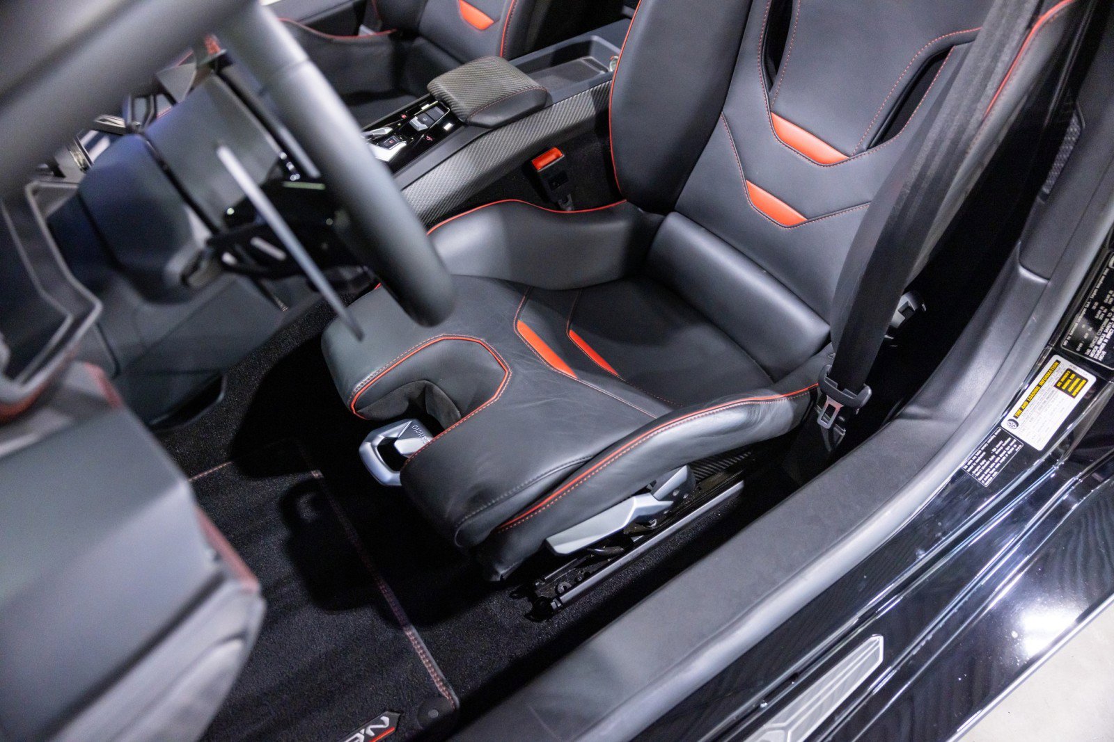 Used 2020 Lamborghini Huracan EVO image 35