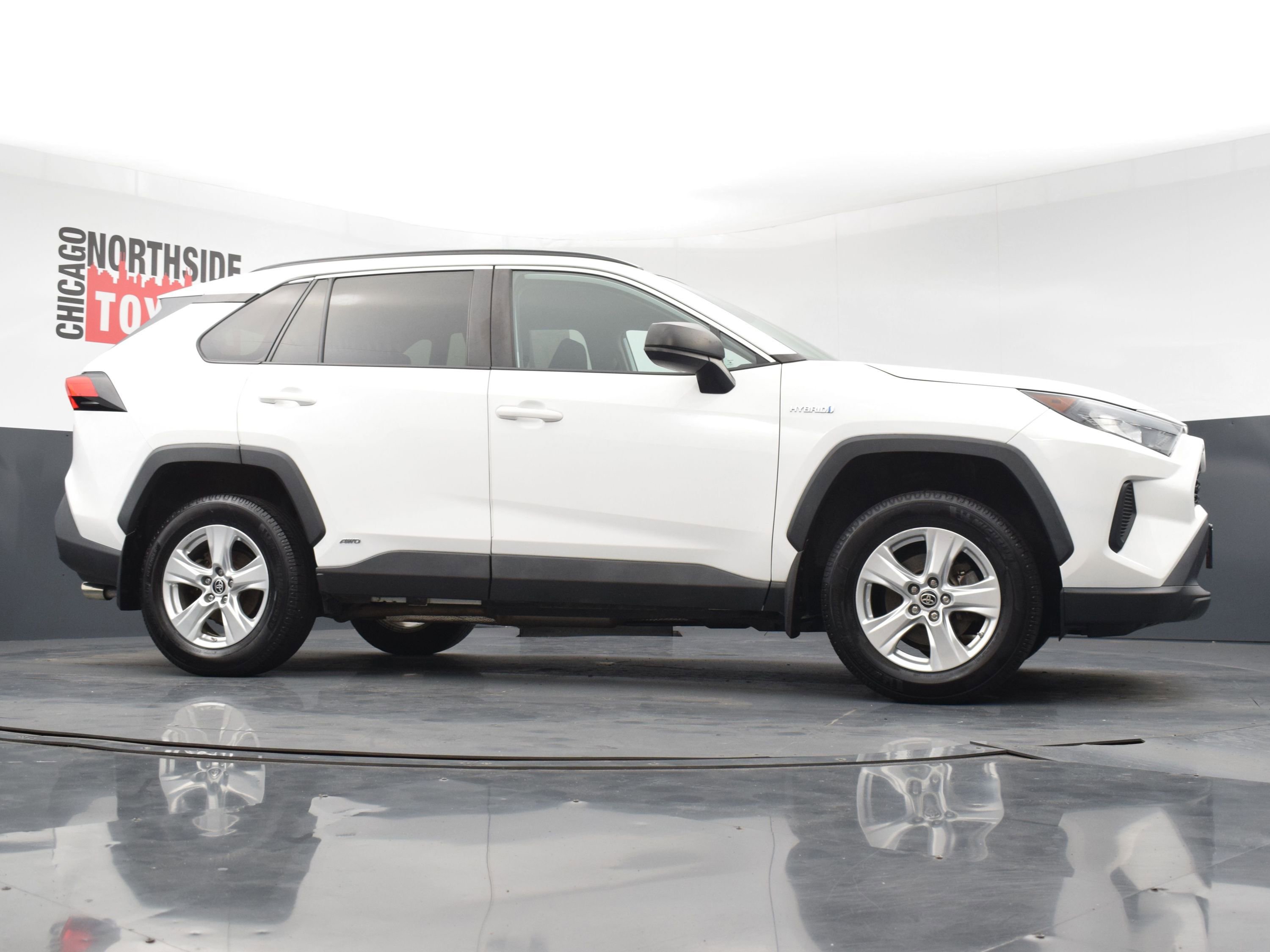 Used 2021 Toyota RAV4 LE AWD/4WD image 27