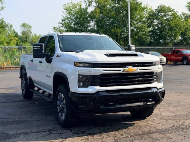 Used 2024 Chevrolet Silverado 2500 Custom w/ Custom Value Package AWD/4WD image 4