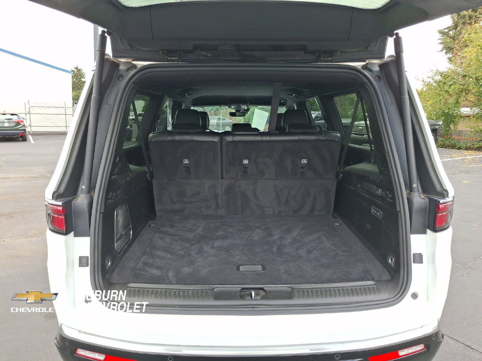 Used 2024 Jeep Wagoneer L Series III AWD/4WD image 19