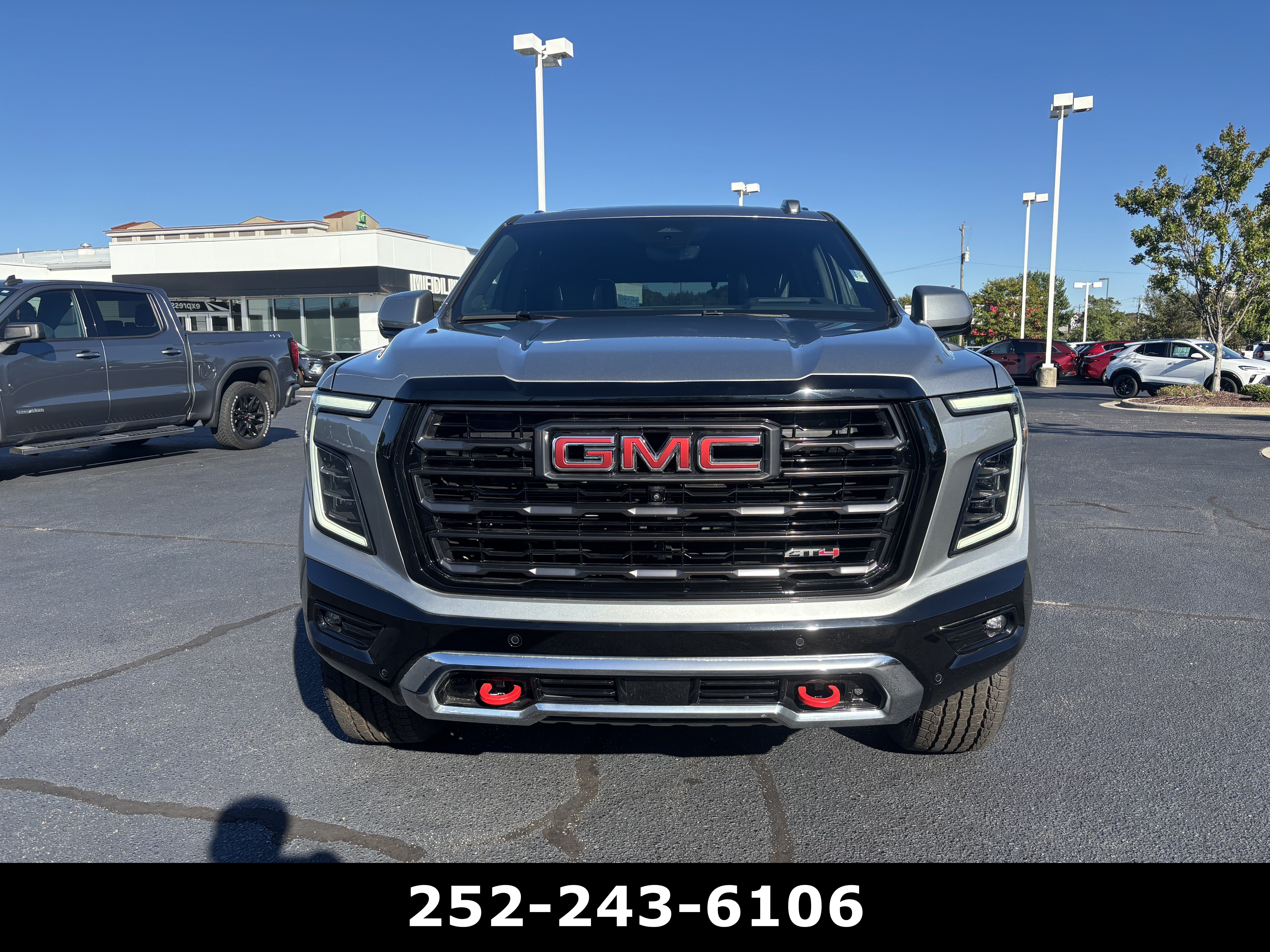 Used 2025 GMC Yukon AT4 Ultimate AWD/4WD image 2
