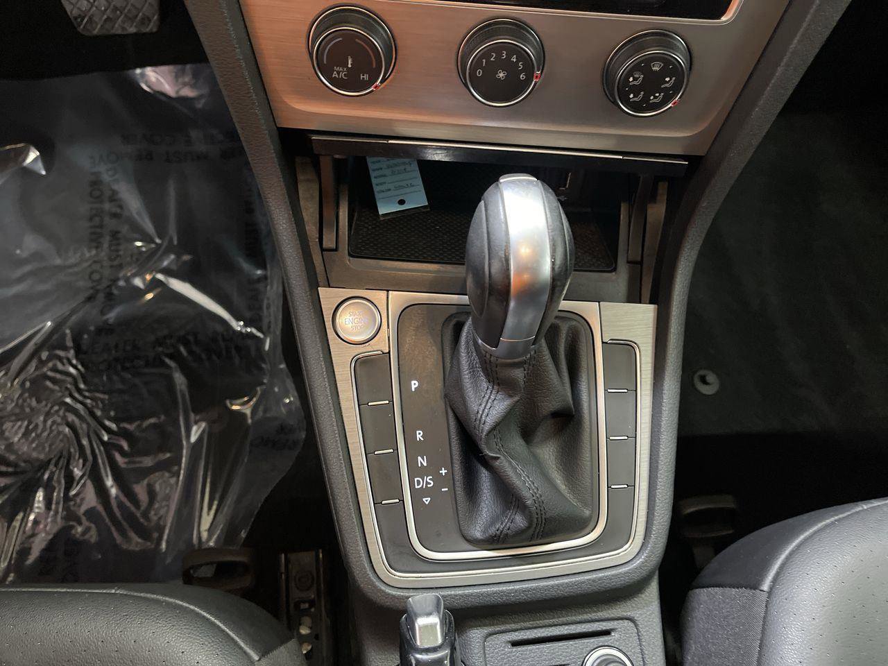 Used 2017 Volkswagen Golf Wolfsburg Edition image 19