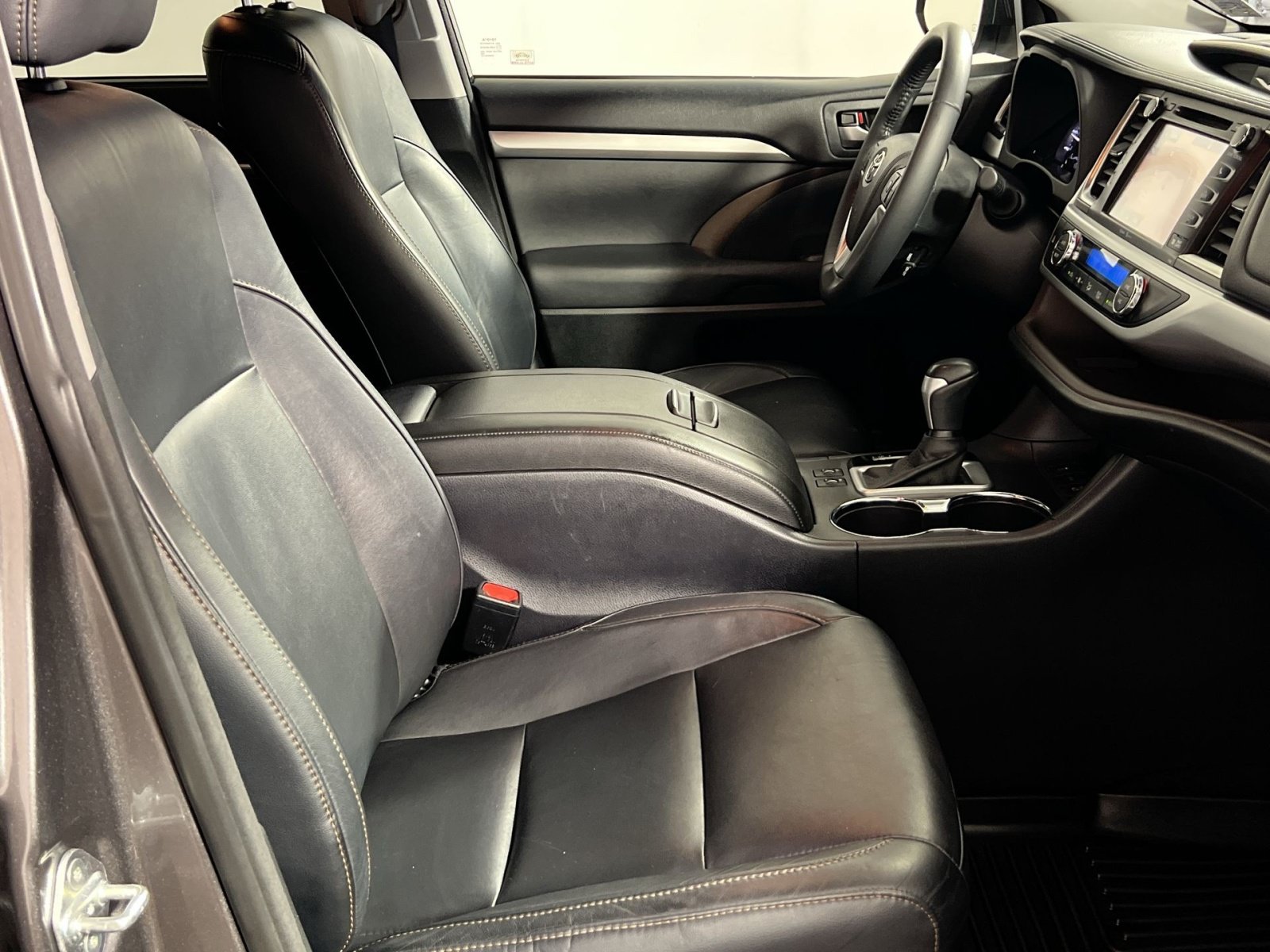 Used 2015 Toyota Highlander XLE AWD/4WD image 28