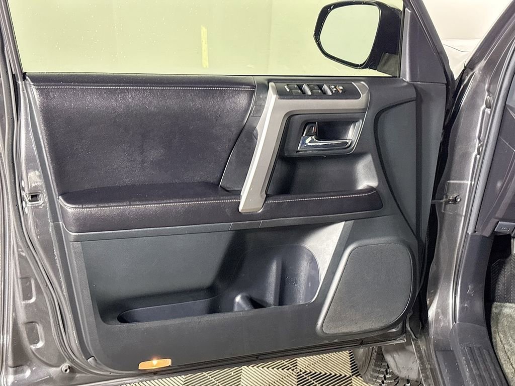 Used 2016 Toyota 4Runner SR5 image 10