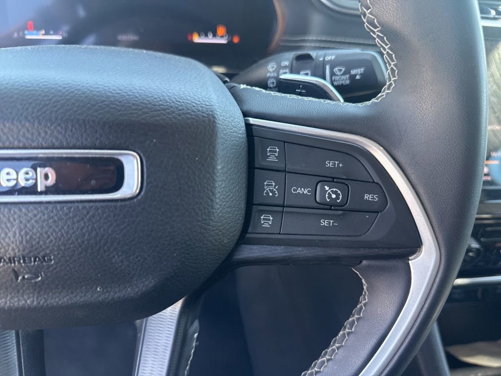 Used 2023 Jeep Grand Cherokee Laredo image 15