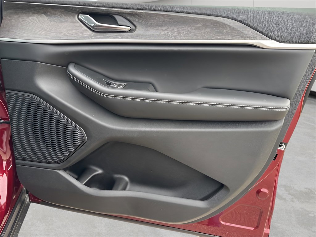 New 2025 Jeep Grand Cherokee Limited image 9