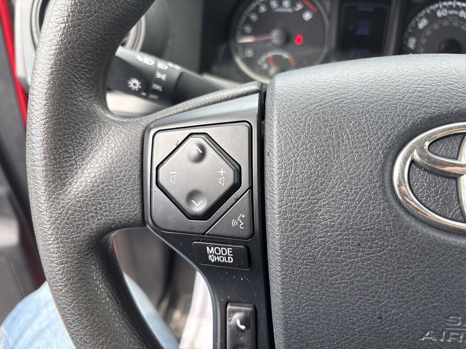 Used 2020 Toyota Tacoma SR AWD/4WD image 18
