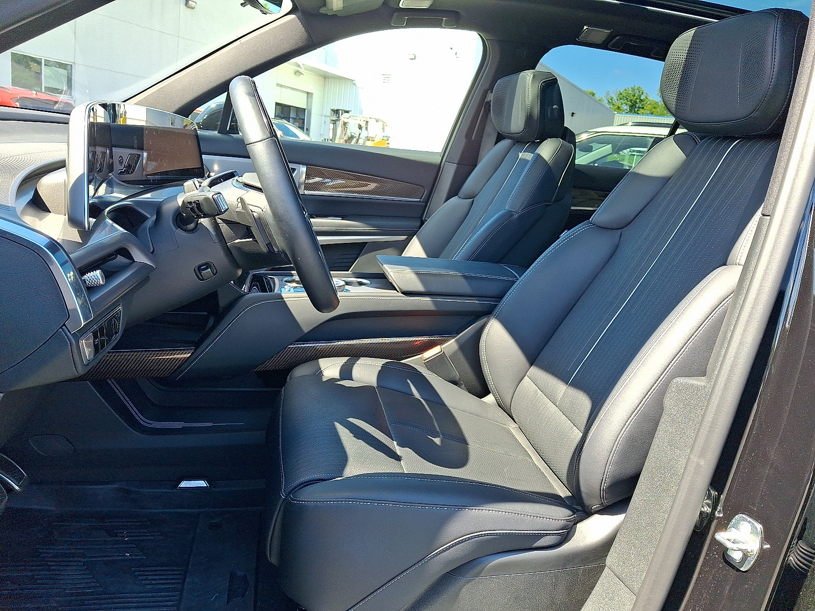 Certified 2026 Cadillac Vistiq Sport w/ LPO, Floor Liner Package AWD/4WD image 17