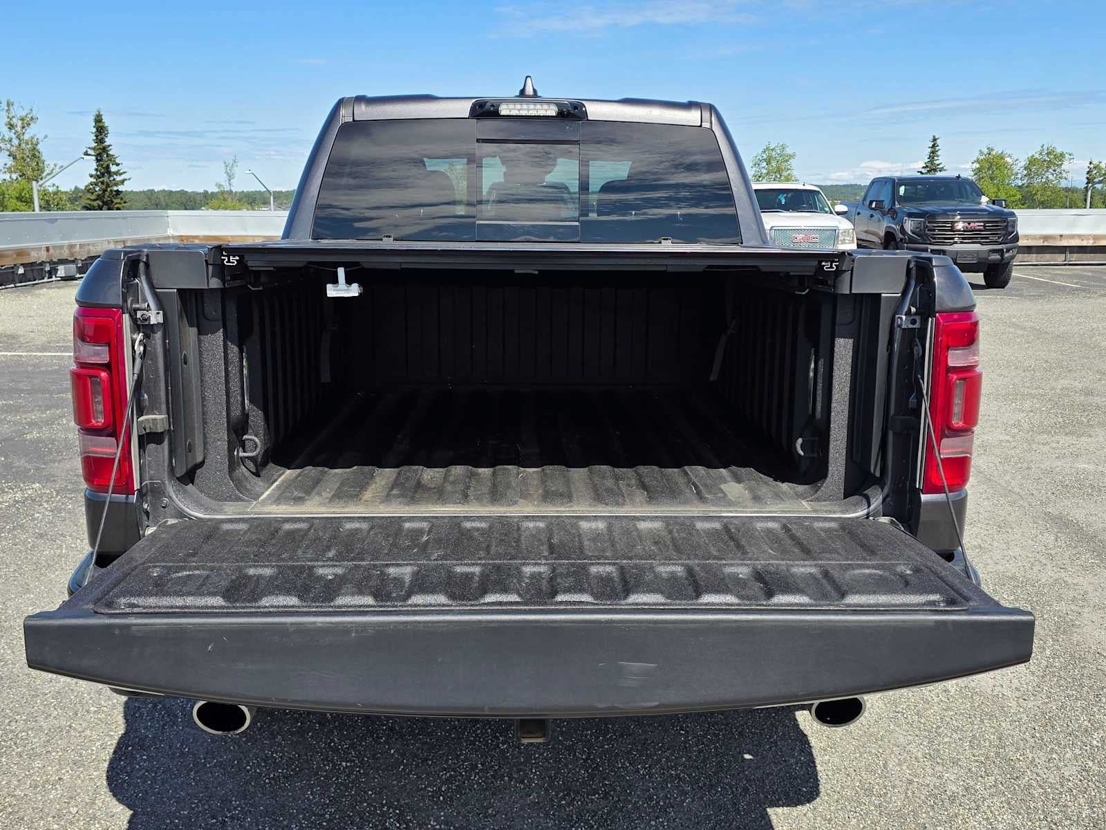 Used 2022 RAM 1500 Limited AWD/4WD image 12